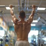 Comment renforcer ses pectoraux avec la barre de traction : astuces