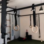 Anneaux gymnastique vs barre traction : comparatif complet